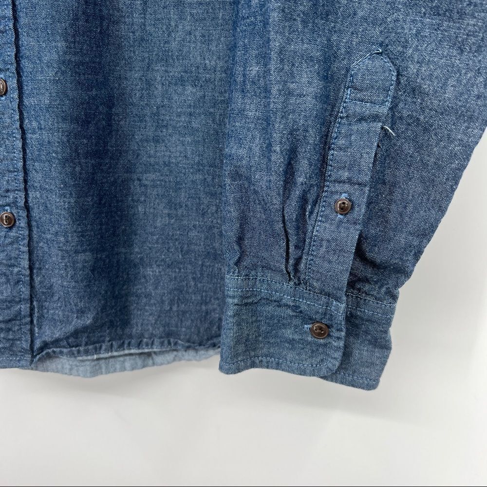 Levi's Button Front Chambray Blue Long Sleeve Cuf… - image 3
